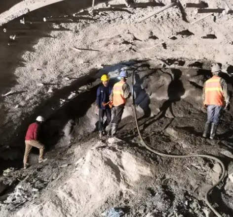 兴和隧道拱顶带模注浆料，微膨胀注浆料的特点及施工工艺